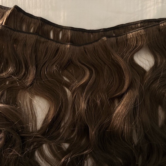 BELLAMI S WAVE SEW IN VOLUME WEFT WALNUT BROWN 20”L 30”W - Picture 3 of 4